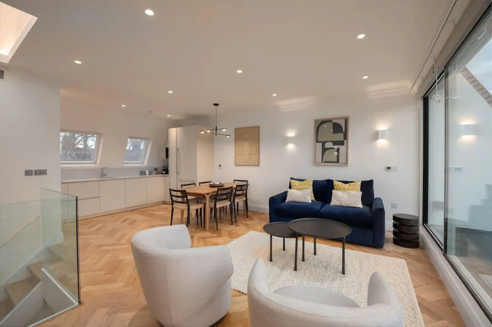 Beautiful Hampstead Home RH9