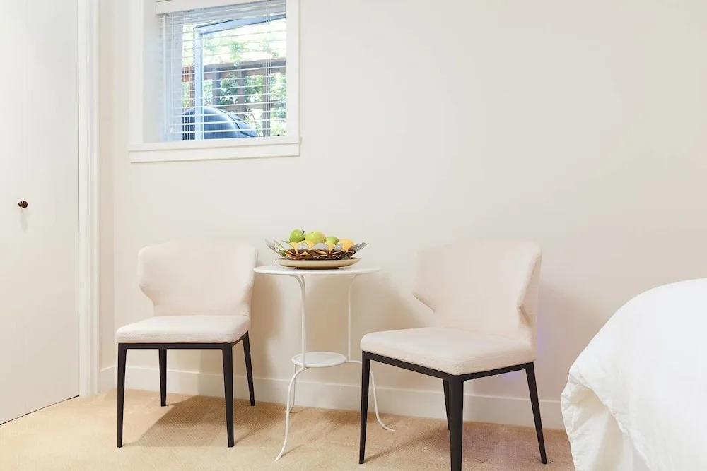 Cozy 3 Bedroom Suite near Queen Elizabeth Park