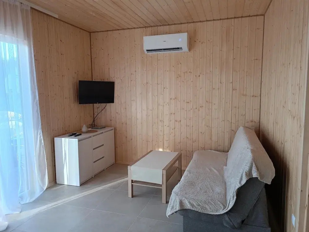 2 Bedroom Holiday Home With air Conditioning