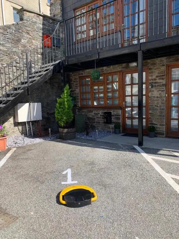 Dancy Mews Over 30's Only apartment