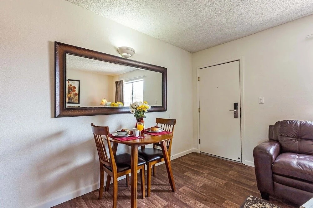 140 Fully Furnished Condo with WiFi by RedAwning