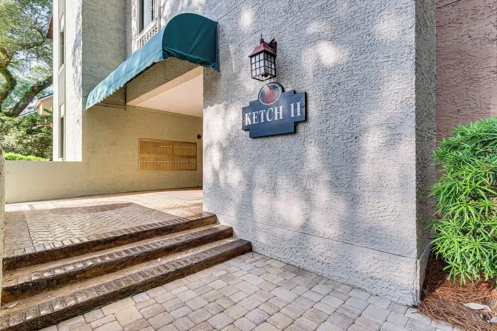 Walk to Harbour Town: Quaint Sea Pines Gem
