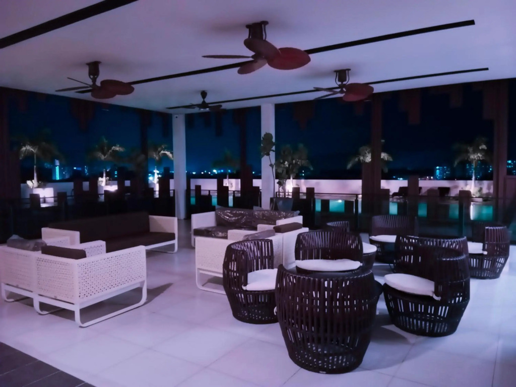Comfortable18 3R2B 7pax Meritus Perai