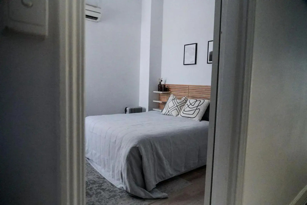 Your home on Smith St Collingwood (With Parking)