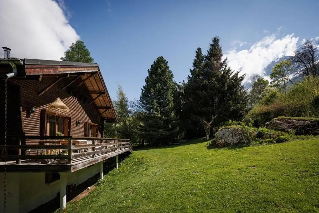 Spacious, contemporary 5Br Chalet with glacial views