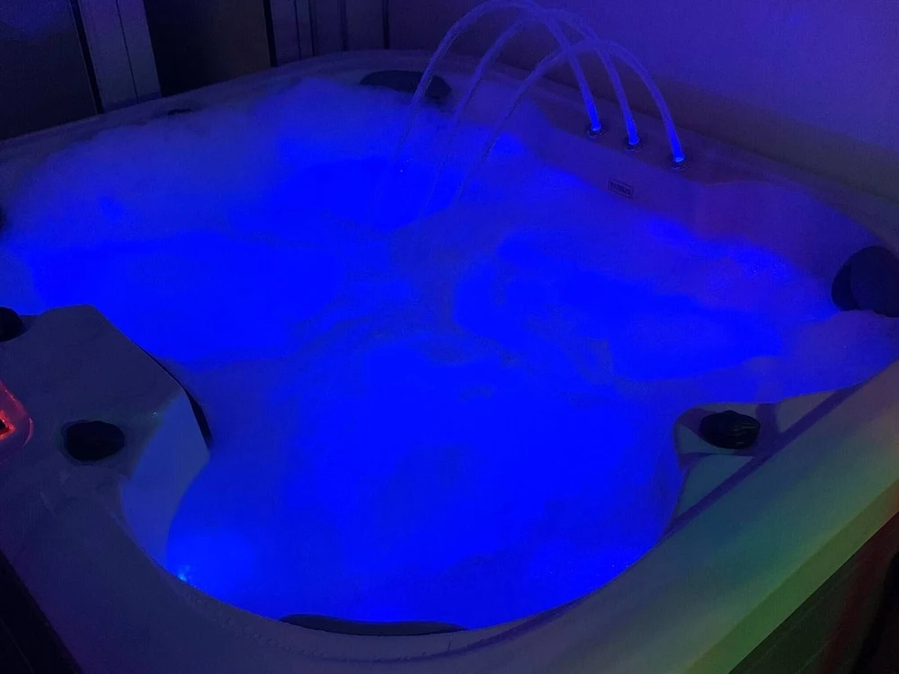 Get Away Home With Hot Tub Sleeps 7