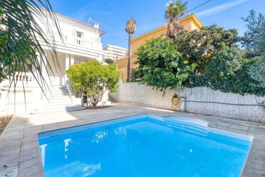 Stylish Art Deco villa near the sea 4 Bdrs Pool and garage