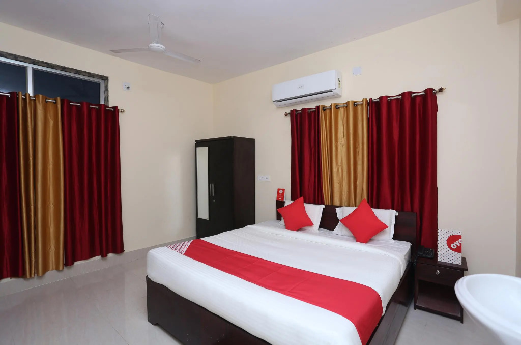 OYO 18355 Hotel Moonlight
