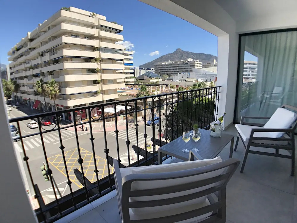 Contemporary 1 Bedroom Apt Puerto Banus