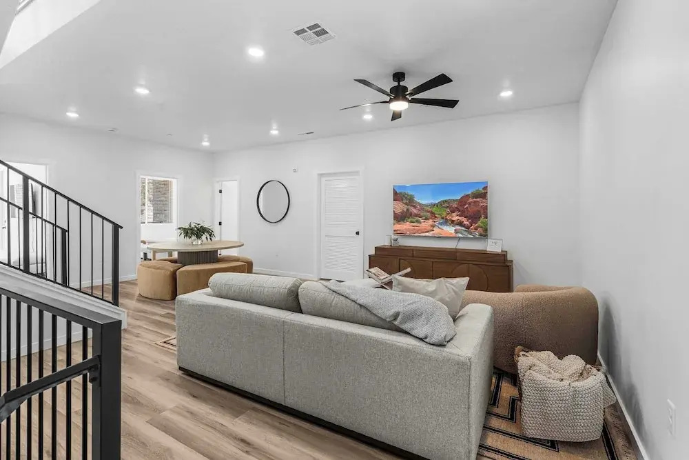 Brand New! Desert Cliff Sleeps 20 Guests!