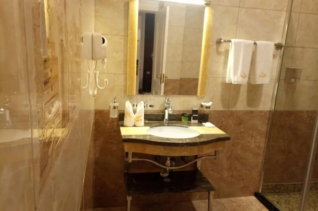 Sherar Addis Hotel