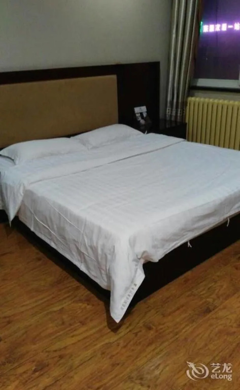 Yinzuo Jiayi Hotel (Dongying Huanghe Road Wanda Plaza)