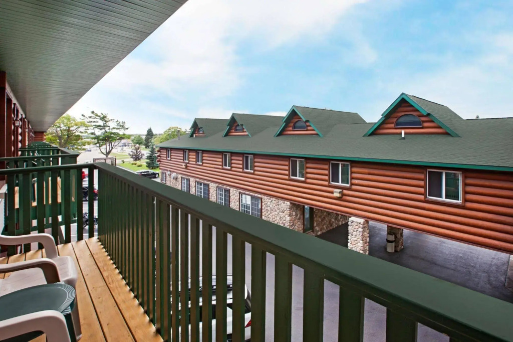 Days Inn by Wyndham Mackinaw City - Bridgeview Area