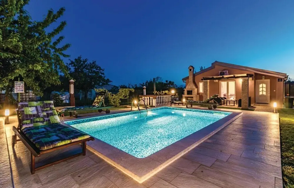 Beautiful Home in Pula With Wifi and 2 Bedrooms