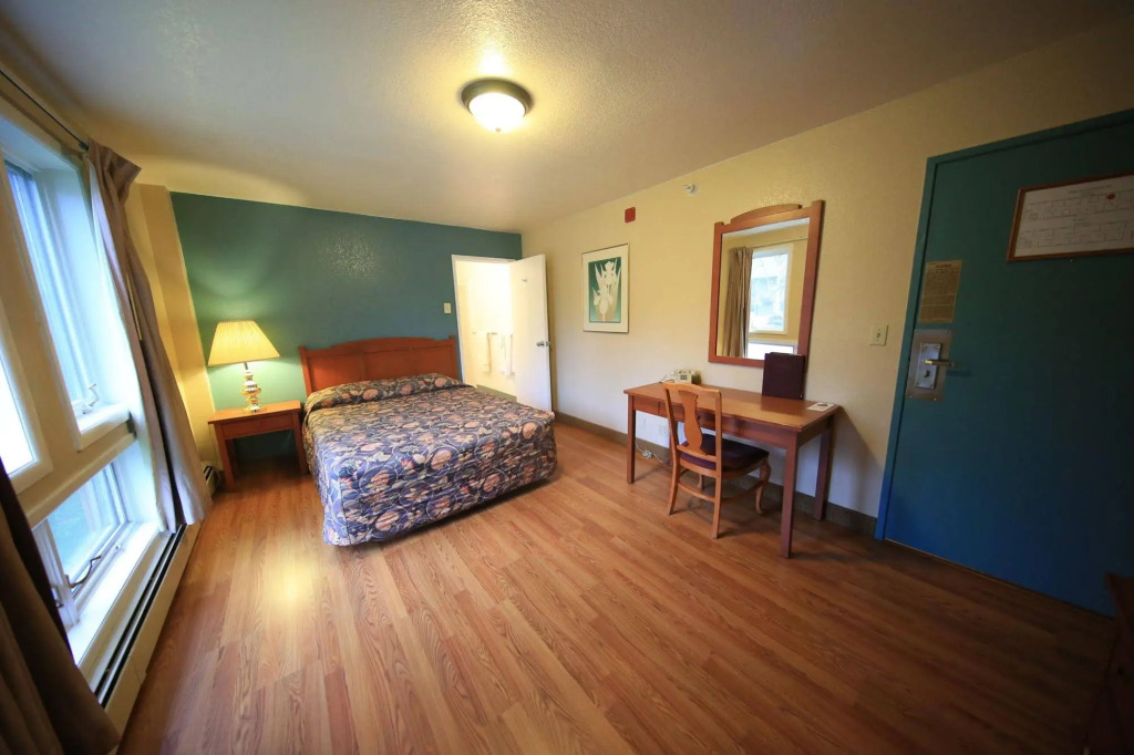 Long House Alaskan Hotel