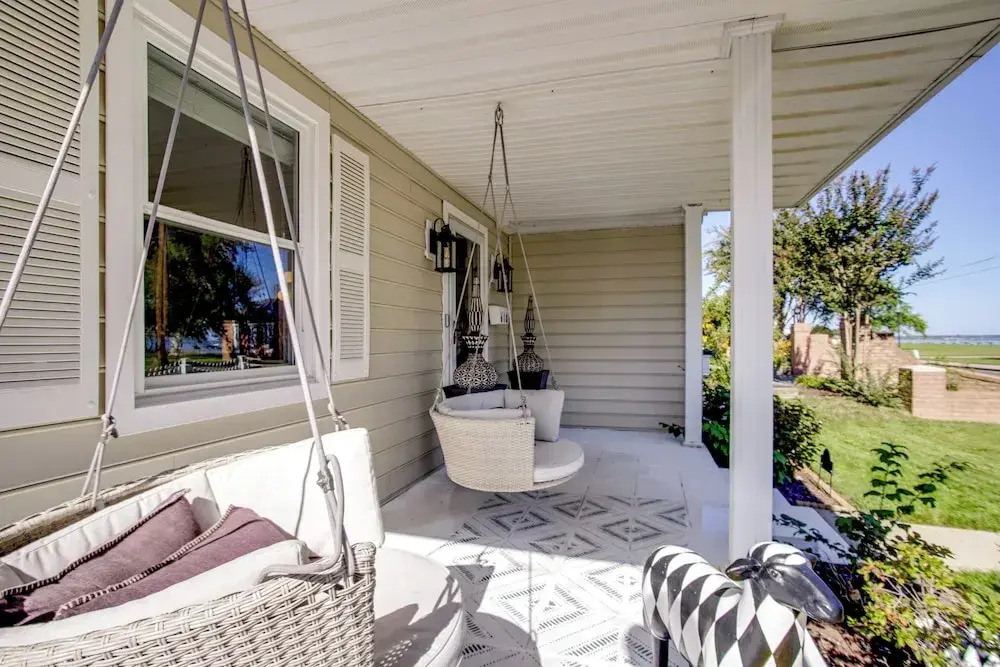 Waterfront Cambridge Cottage: Steps to Marina!