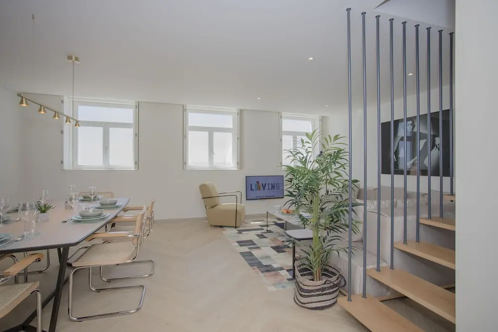 Liiiving - Luxury Beachfront Apartment V