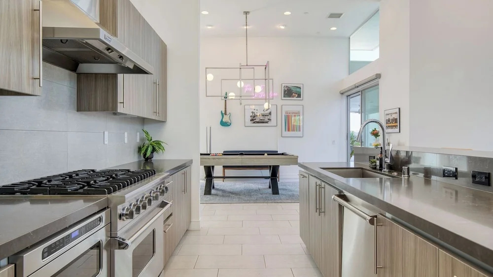 Avantstay Polo Villa Halo Pickleball, Putting Green Sleeps 28