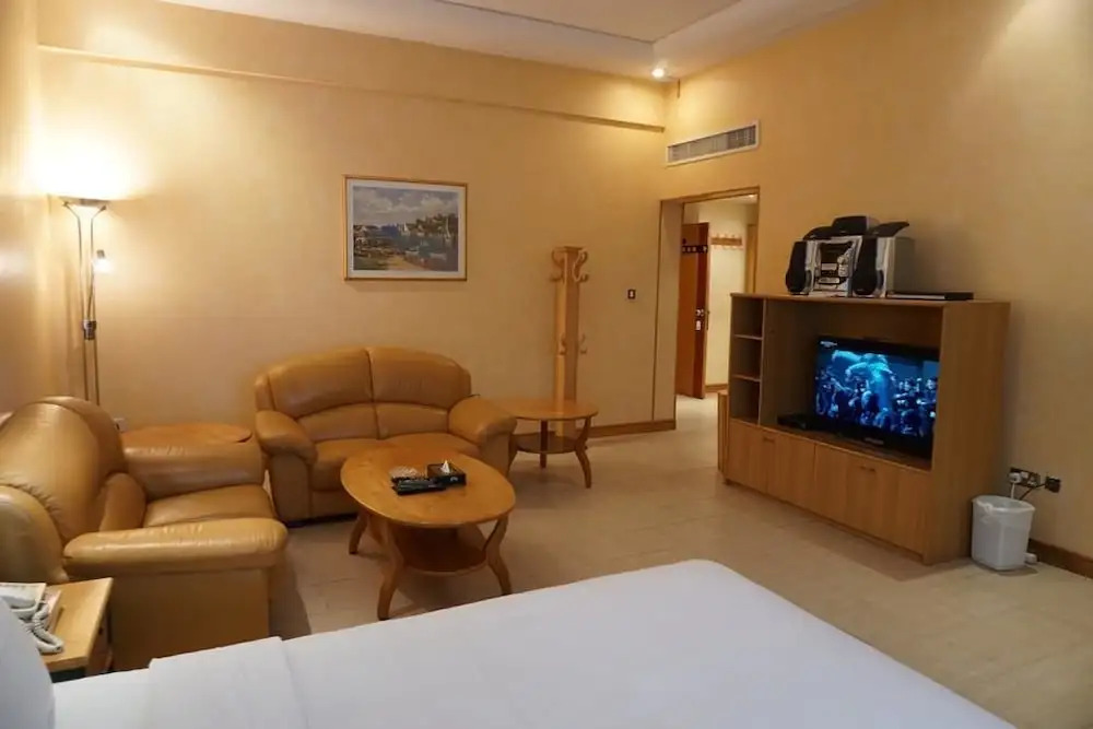 E5 Apartments