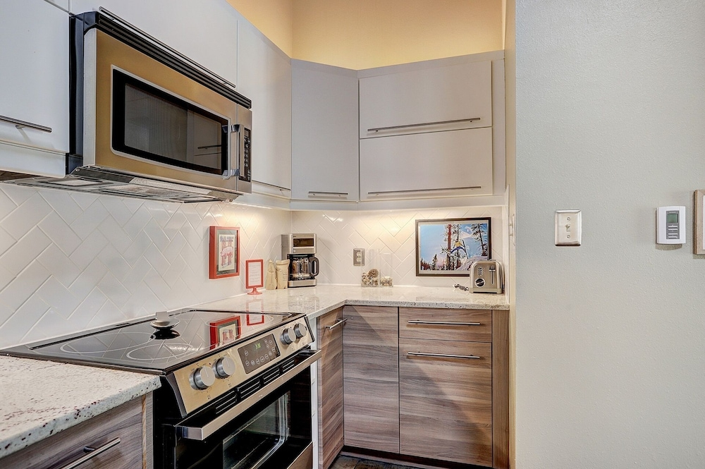 1127 Flying Dutchman 2 Bedroom Condo by RedAwning