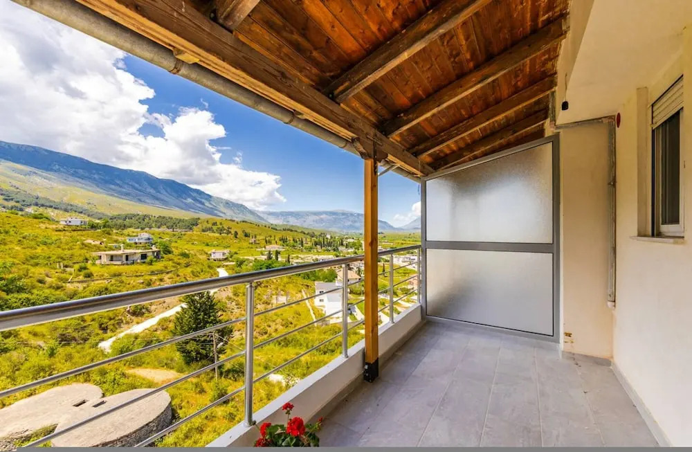 Hillside Apartment Gjirokast r 2BR With Balcony
