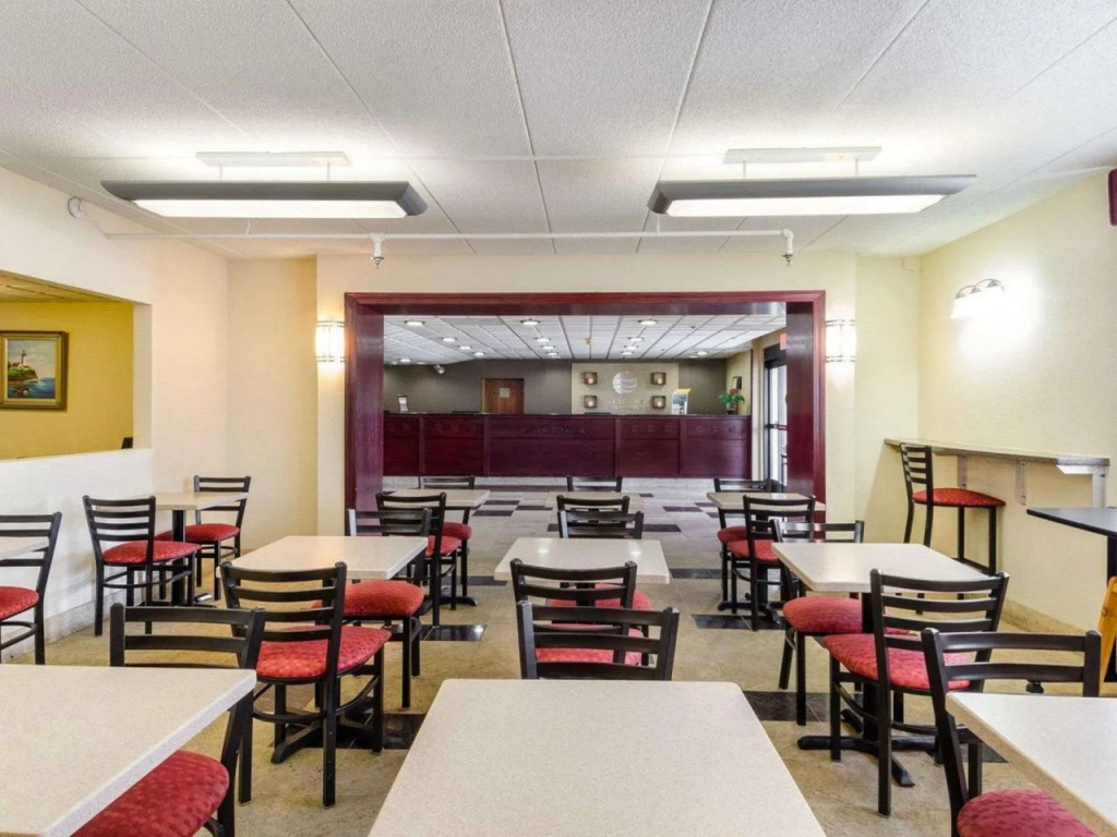 Holiday Inn Express - Fall River North