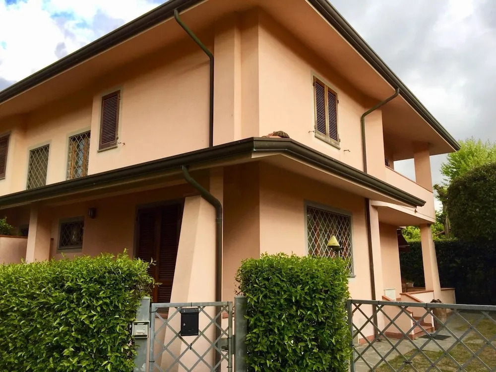 House With 2 Bedrooms in Forte dei Marmi, With Enclosed Garden and Wif
