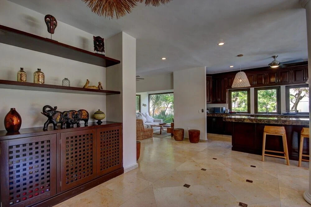 Wonderful 6 Bedroom villa 5 steps to the Best Beach in Playacar