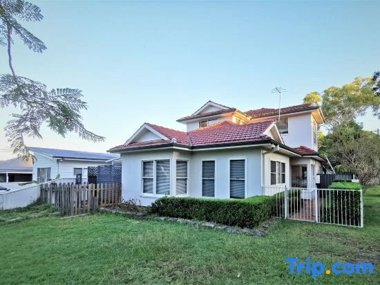Sydney Meets Miranda, Comfy 4 Bedrooms Corner House