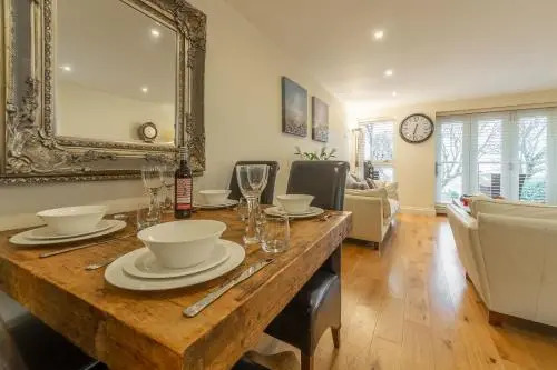 1 Sandy Lane