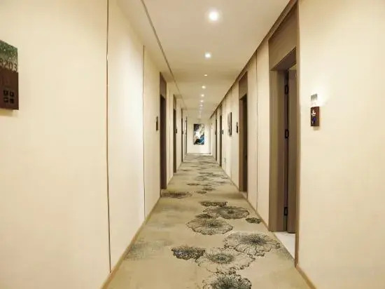 Lujiang Hotel (Kashgar Xiangfeiyuan Ancient City Branch)