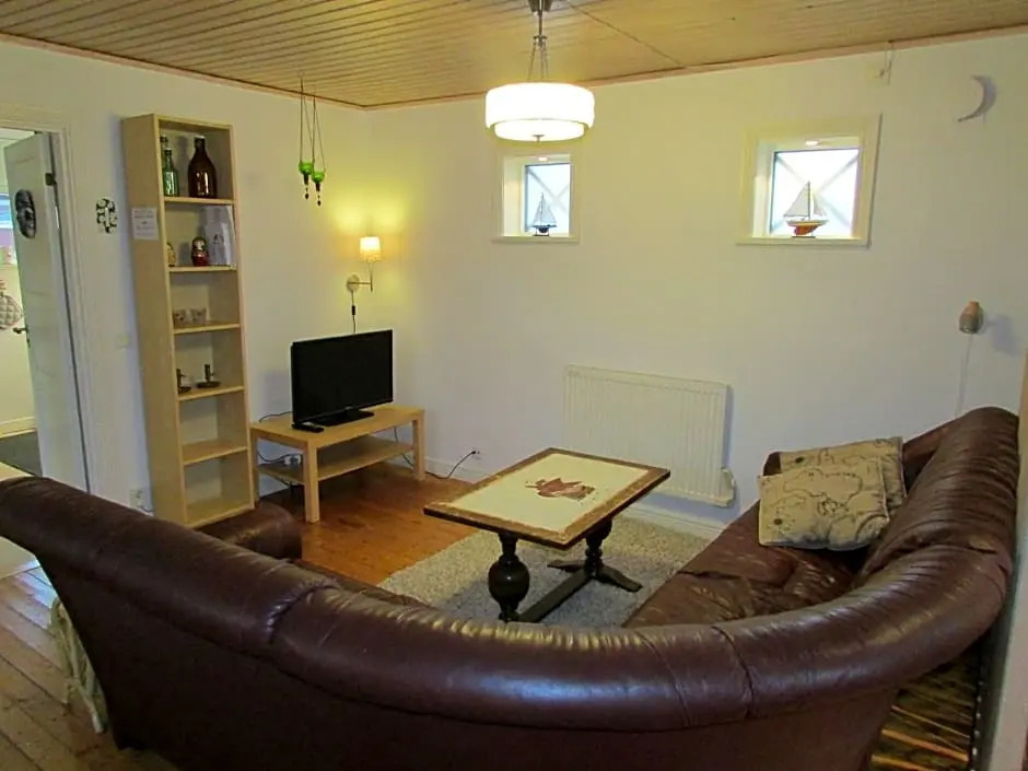 DeLays Guest House