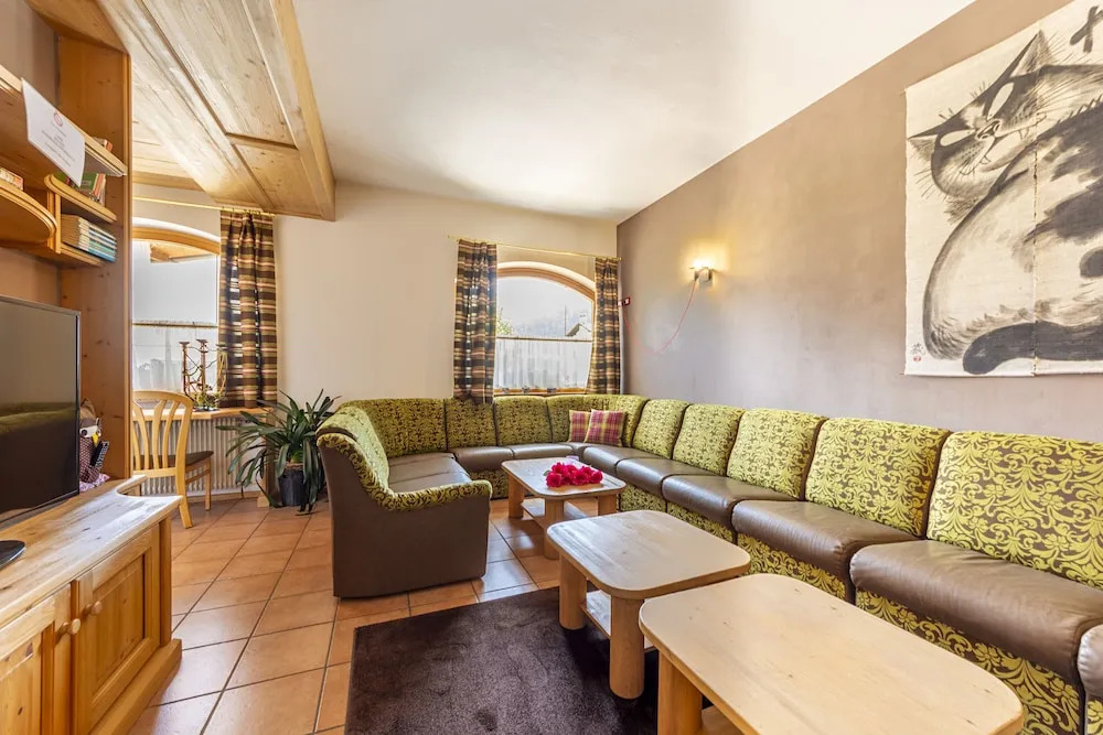 Alpine Touring Hotel-petfriendly