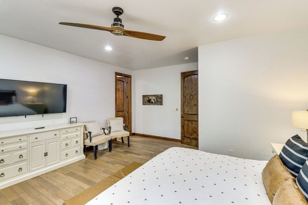 Porch, Fire Pit: 'pine View Retreat' in Lakeside!