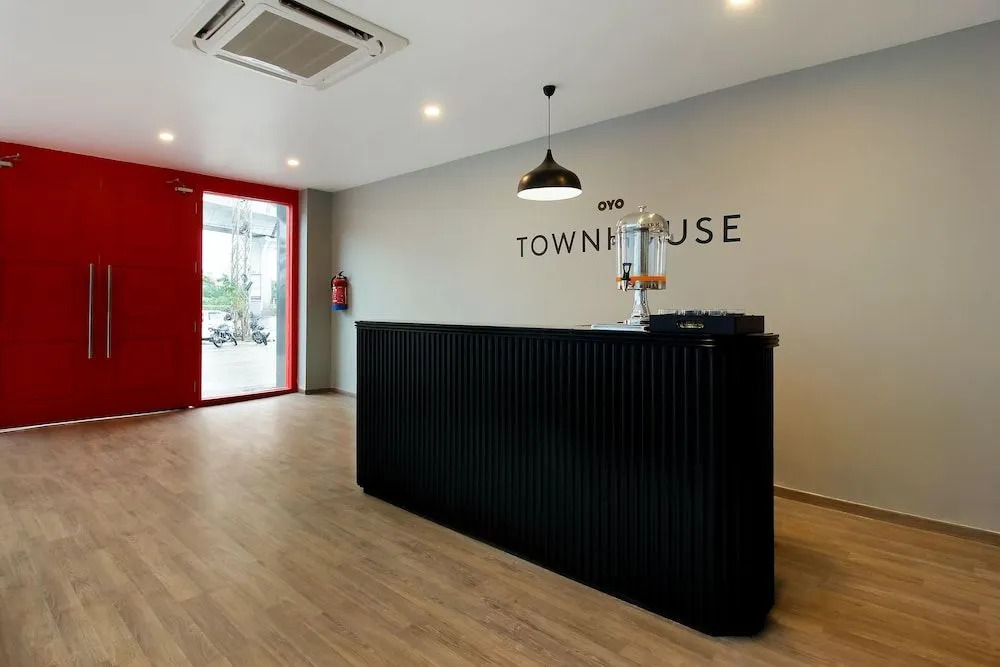 Oyo Townhouse 151 H Square