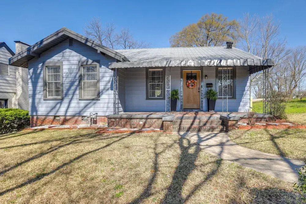Walk to Amphitheater & Stadium: Home w/ Deck!