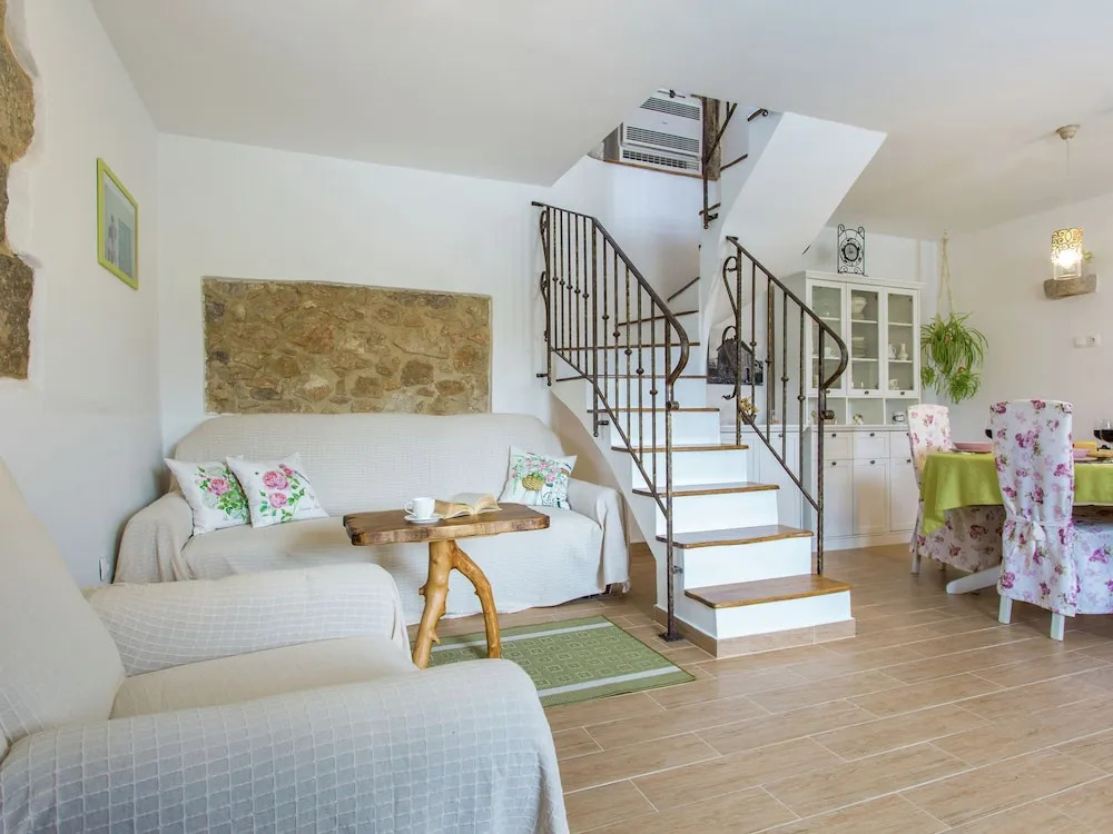 Beautiful, Tasteful Villa in the Village of Milohnici on the Island of Krk, Beach at 3 km