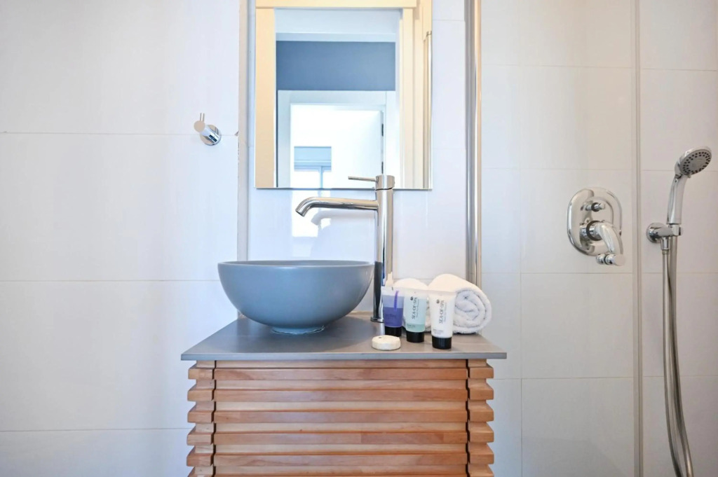 Beautiful 4BR Penthouse in Sheinkin street by HolyGuest