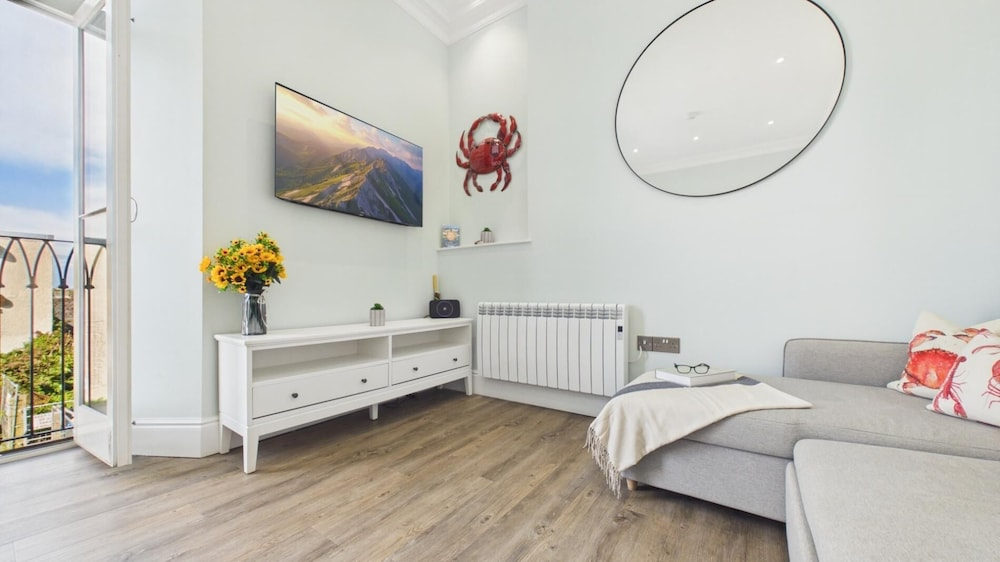 No. 6 Croft House - 1 Bedroom Apartment - Tenby