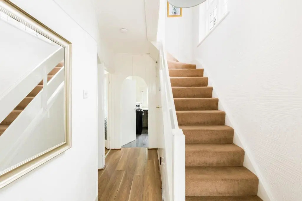 Quality Contractor House in Lulworth Solihull 4 Bedrooms Separate Beds with Parking and Wifi also good for families