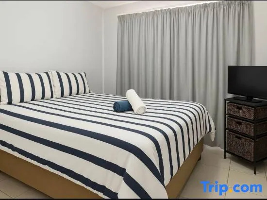 Triple Cs Comfy, Cozy, Contemporary Apartment