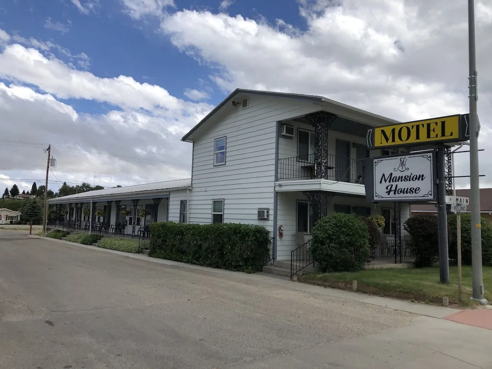 Historic Mansion House Inn