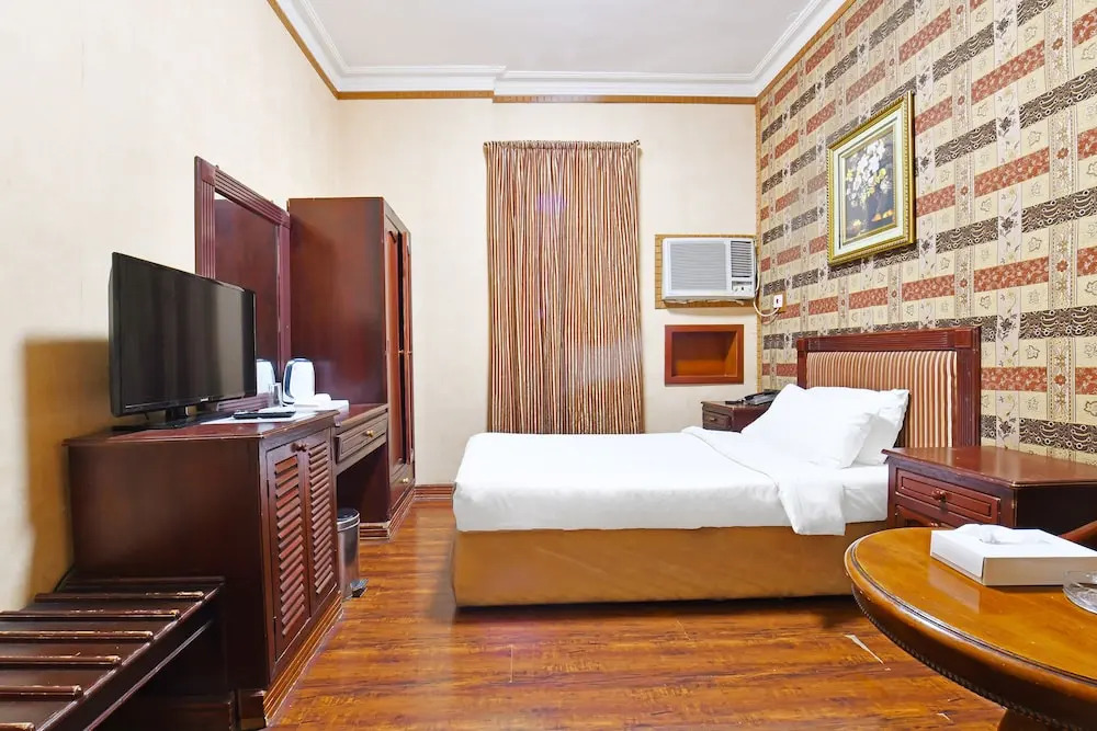 Capital O 125 Moon Plaza Hotel