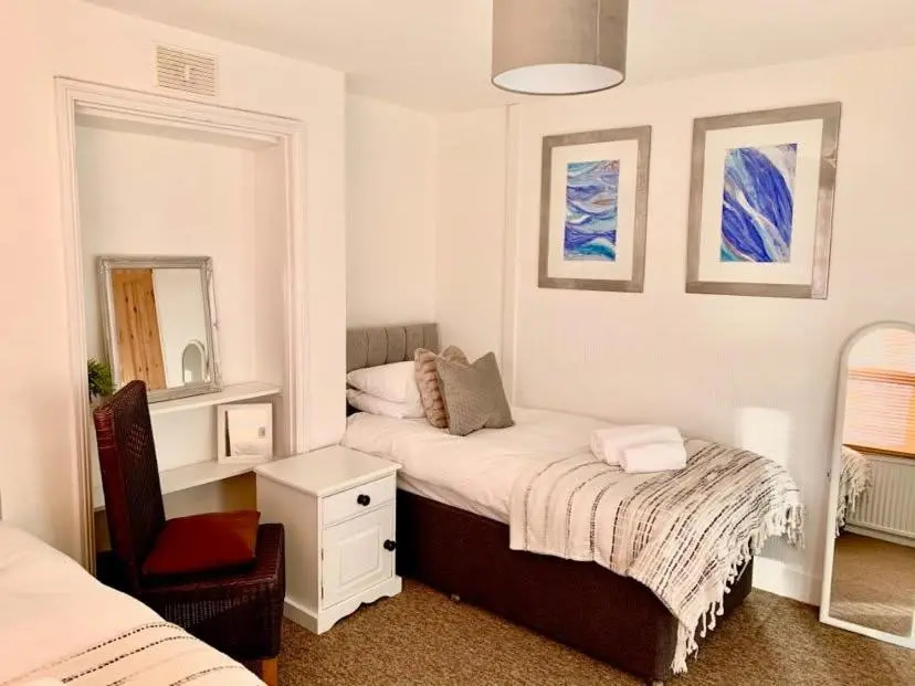 private Parking for 4 Contractors - Sussex Short Lets