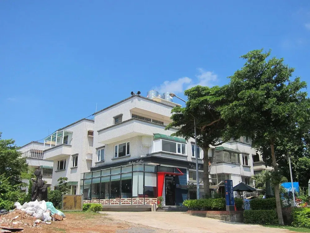 Breeze and Waves Hostel