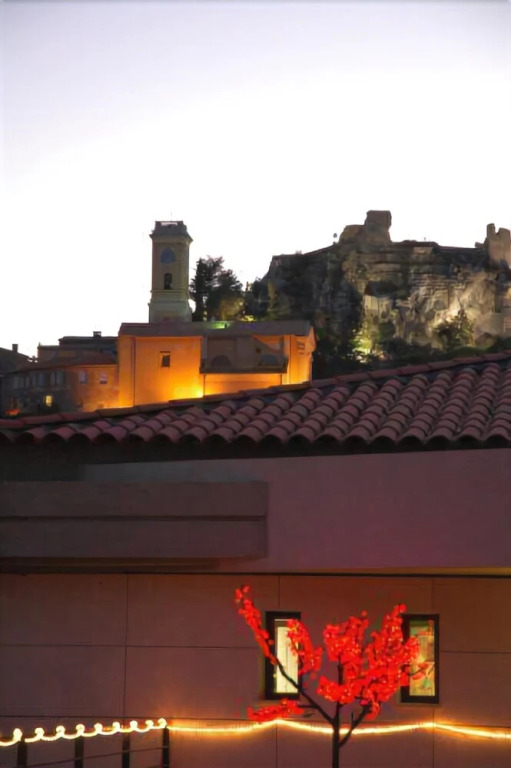 Hotel Eza Vista