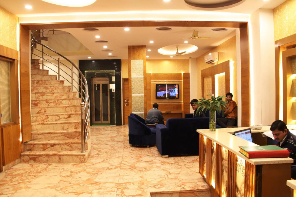 Hotel Golden Oasis - 5 Minute Walk from New Delhi Railway Station