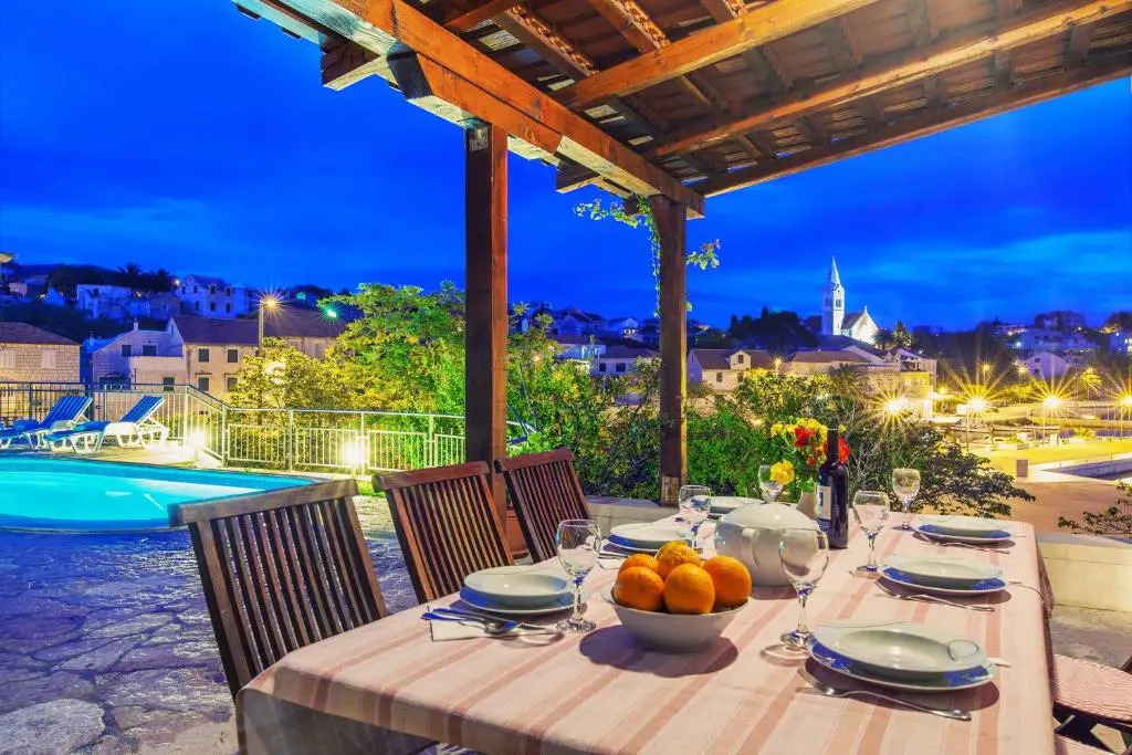 Villa Bonaca - Heated Pool, Harbour Views & Steps to Sea I Sumartin, Brač