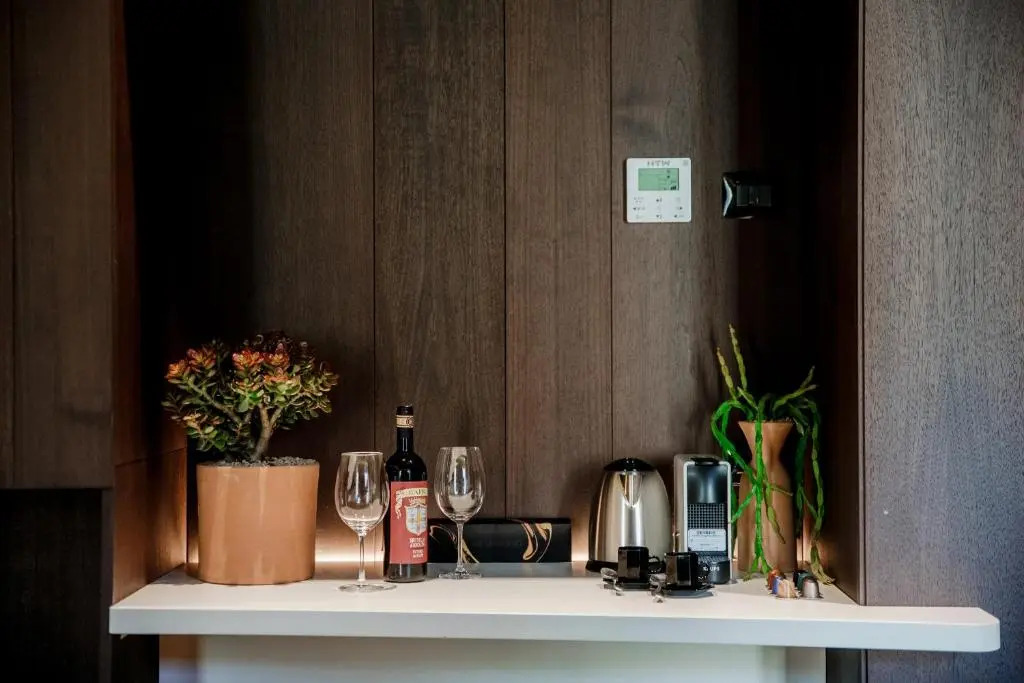 AMA 18 Suites by "The House Of Travelers"