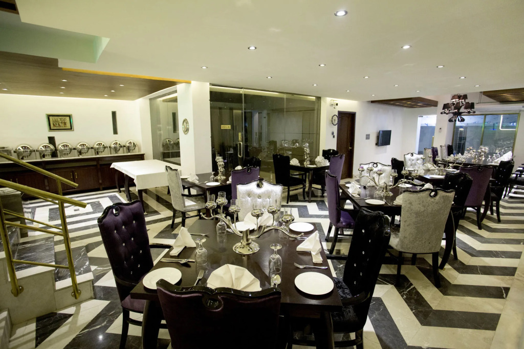 Monsoon Inn